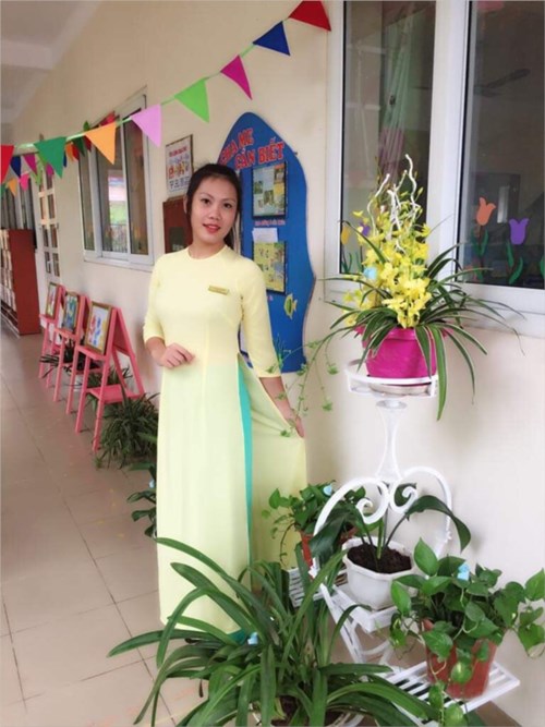 Cô giáo Nguyễn Thị Thủy - trường Mầm non Phúc Lợi “ Cô giáo người mẹ hiền”